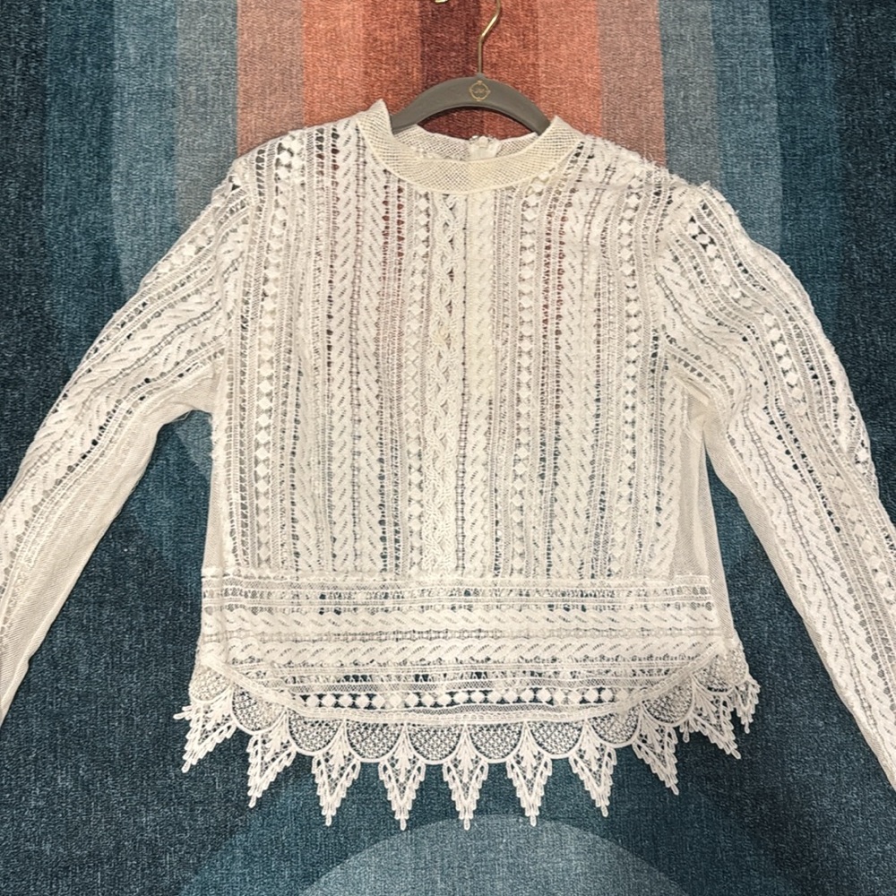 J.O.A. White Lace Crochet Long Sleeve Blouse Scalloped Hem Size M